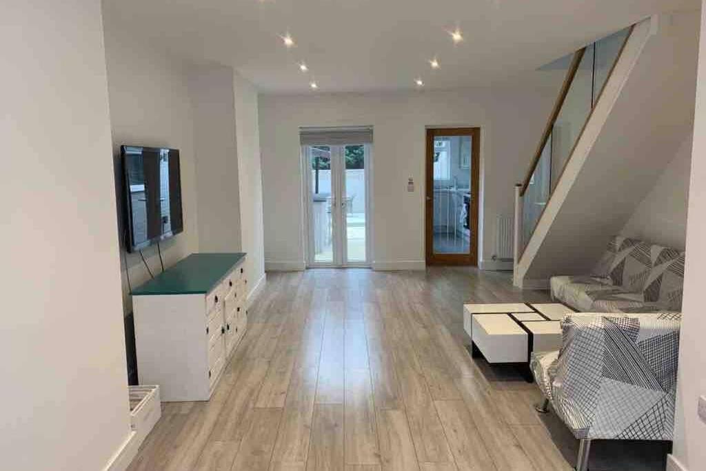 The Villas, Newly Refurbished Modern Home - Free Parking, Prime, Netflix Buckingham Exterior foto